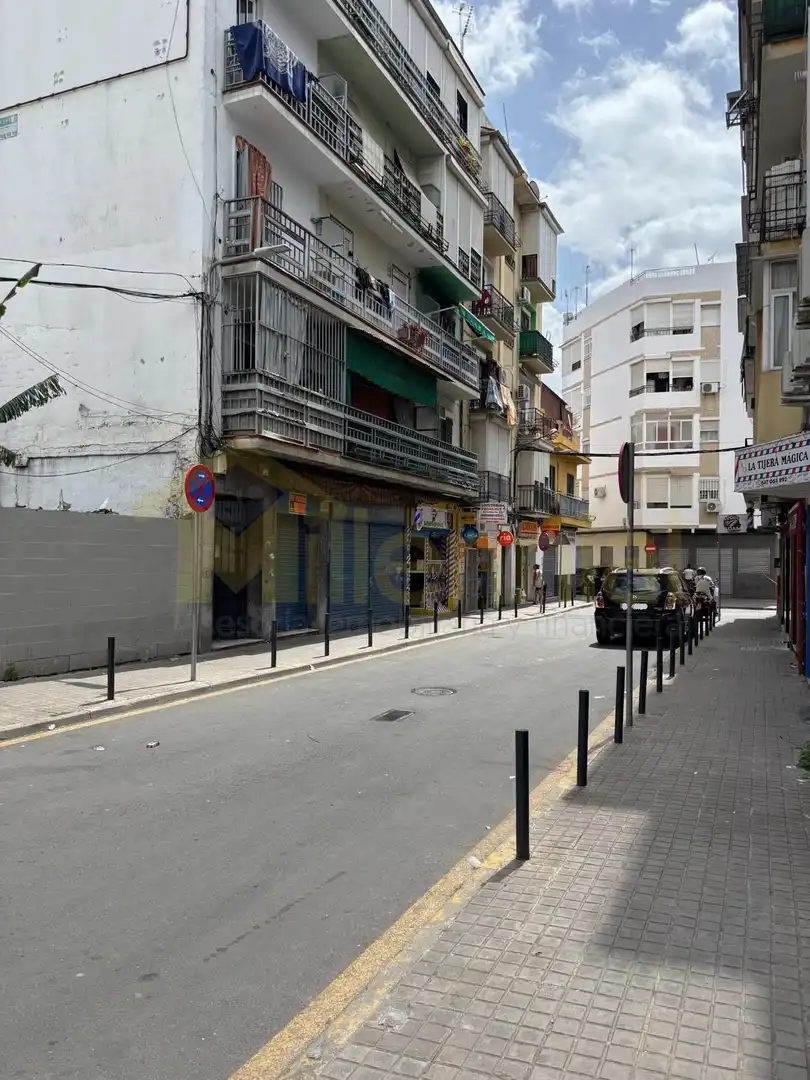 Vista exterior de Pis de lloguer en Sevilla amb Aire condicionat
