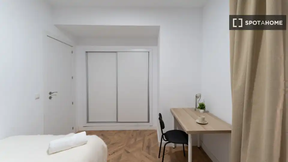 Bedroom of Flat for rent in Madrid  with Air Conditioner, Heating and Furnished