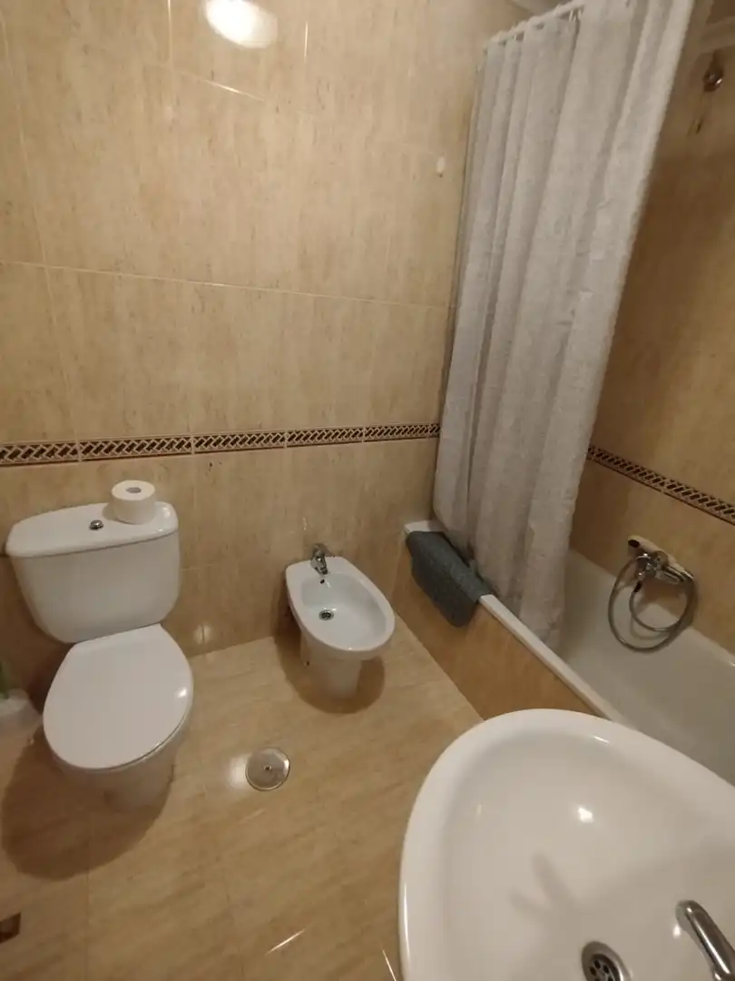 Badezimmer von Wohnungen zur Miete in Ávila mit Heizung und Möbliert
