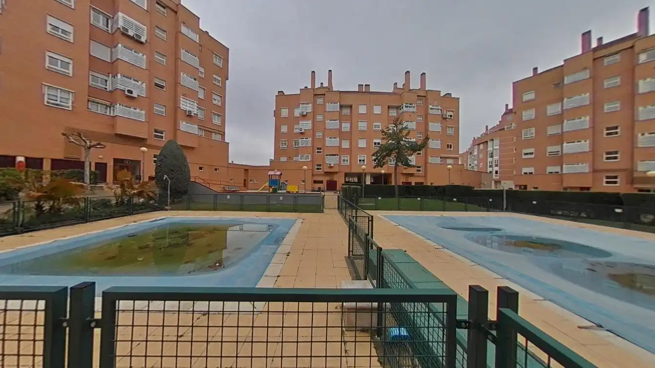 Piscina de Pis en venda en Madrid amb Traster