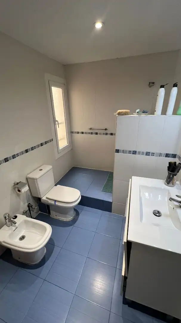 Badezimmer von Dachboden zum Verkauf in Badalona mit Möbliert und Ofen