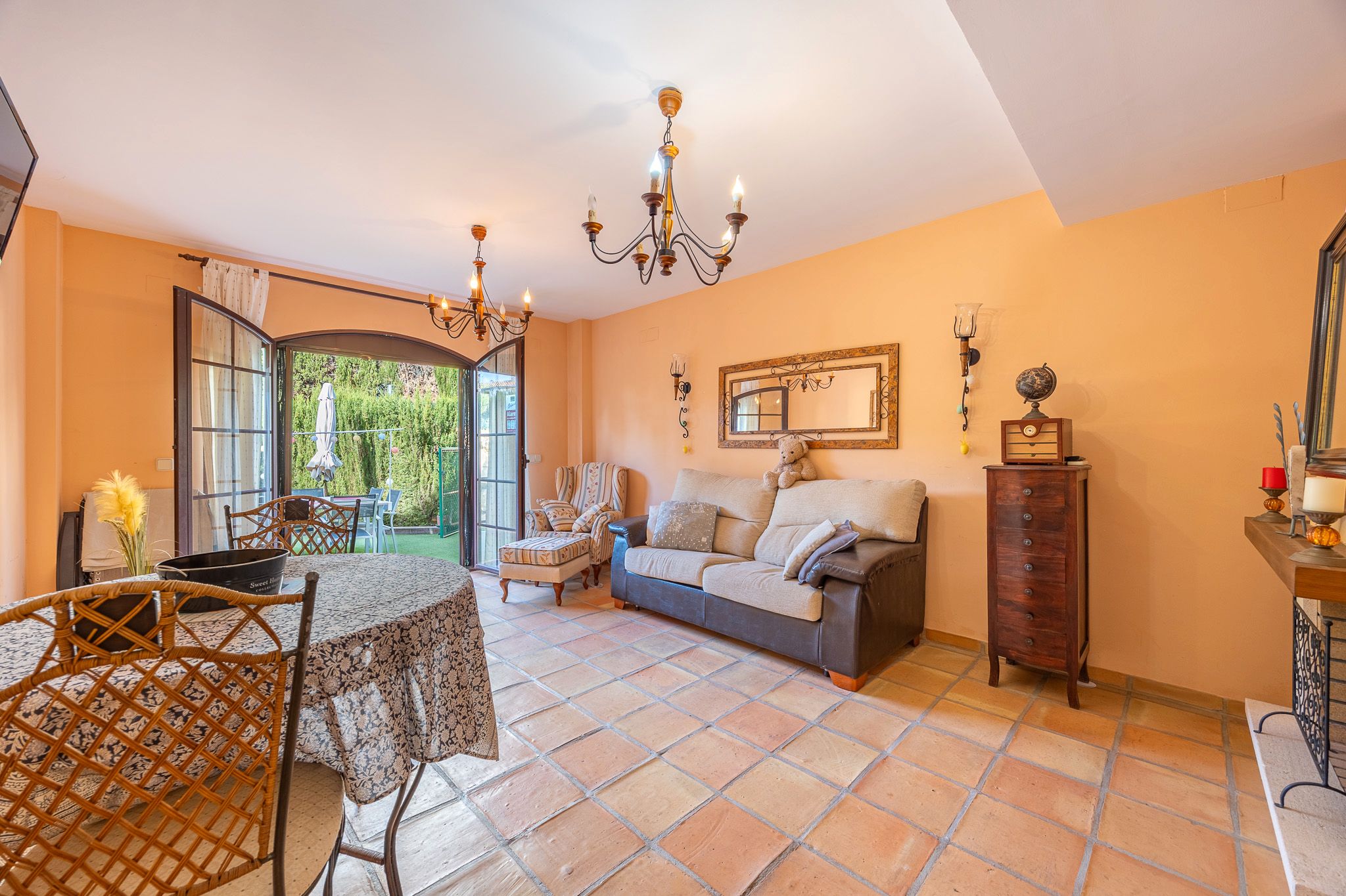 Sala d'estar de Casa adosada en venda en Finestrat amb Aire condicionat, Calefacció i Terrassa