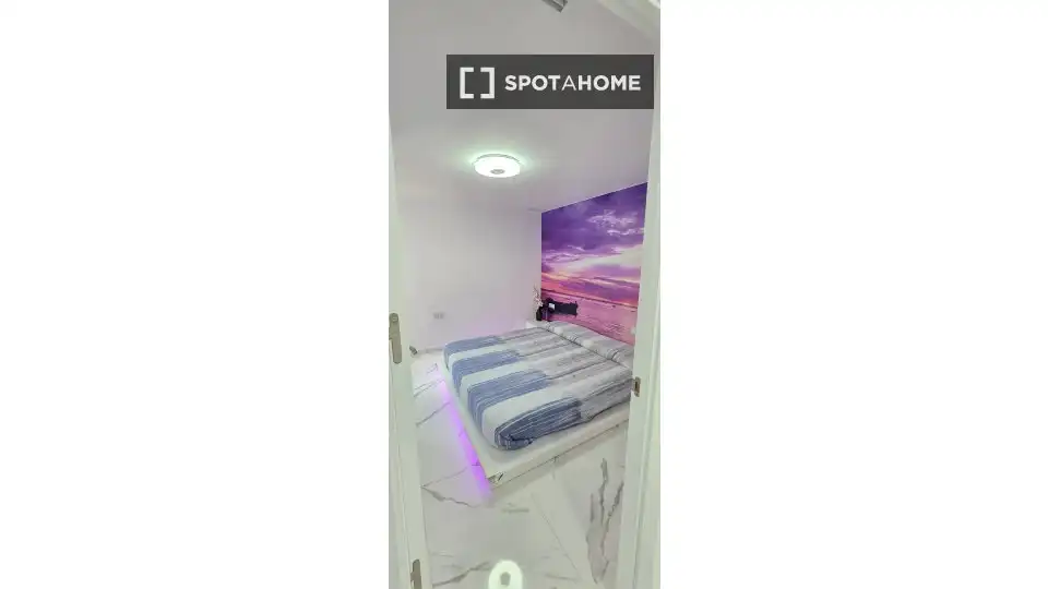 Bedroom of Flat for rent in Valencia  with Air Conditioner, Heating and Furnished