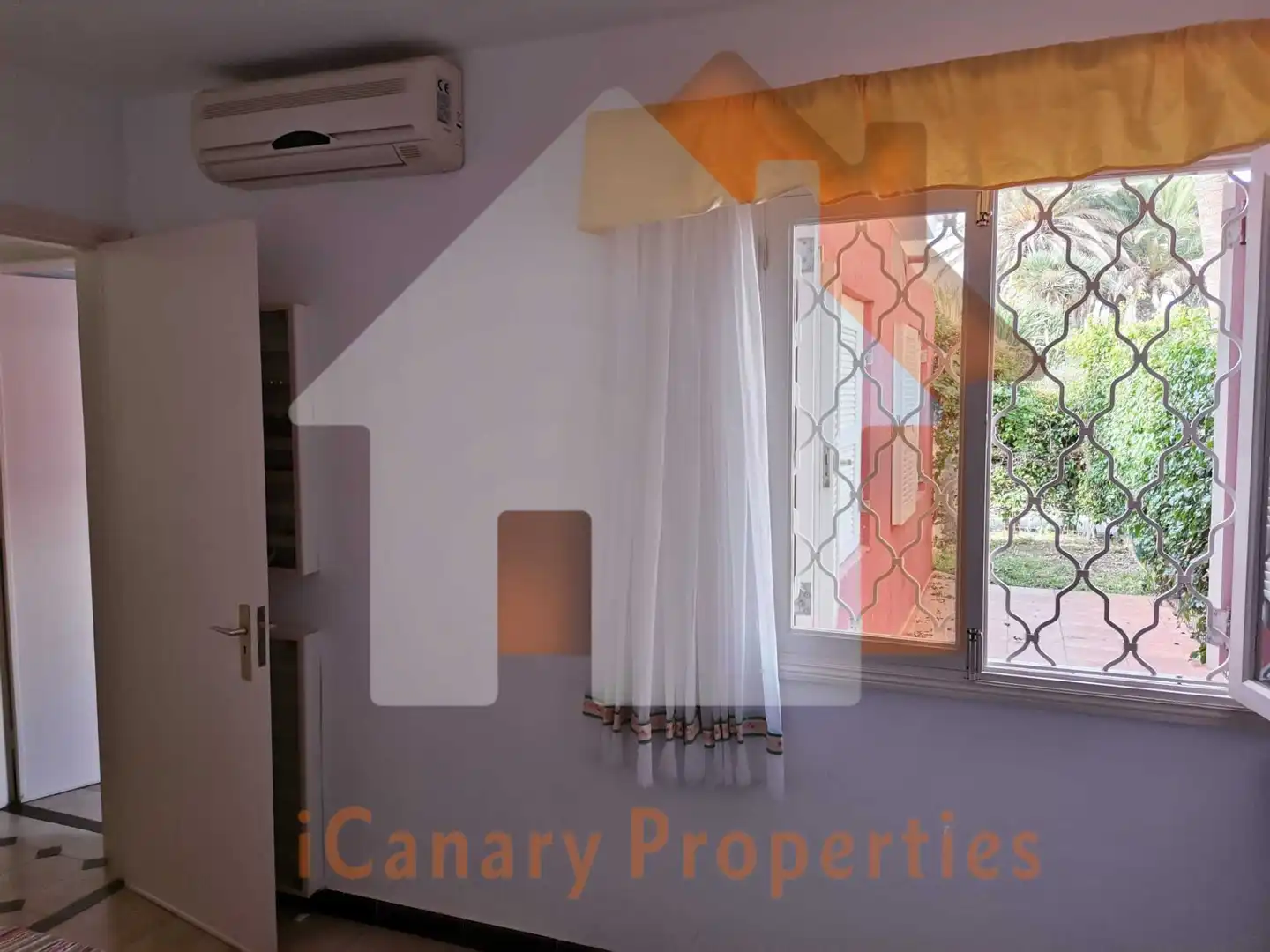 Casa adosada de alquiler en San Bartolomé de Tirajana con Aire acondicionado, Jardín privado y Terraza