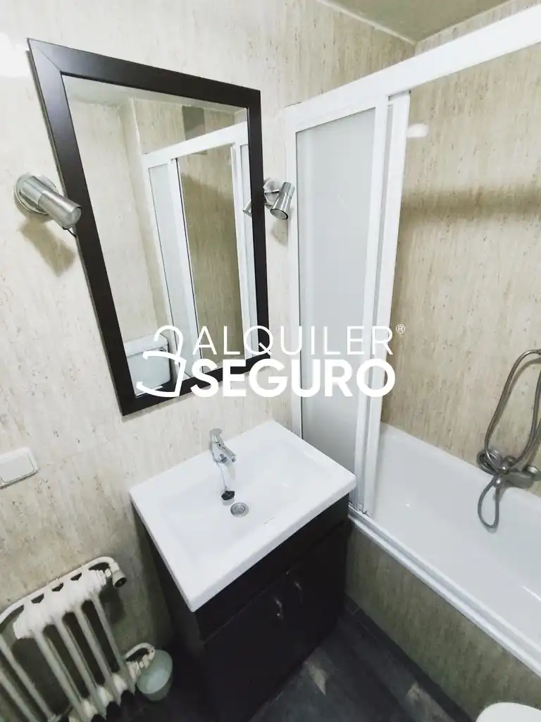 Bany de Pis de lloguer en Alcobendas amb Aire condicionat, Calefacció i Piscina