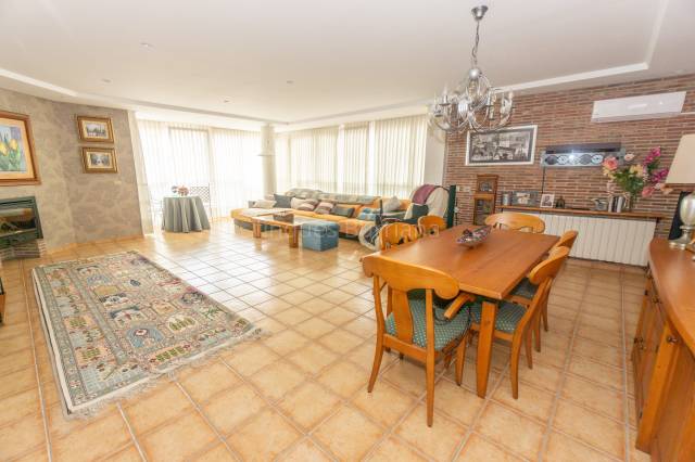 Casa-chalet en Venta en Llombai