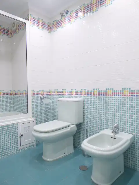 Baño de Piso de alquiler en Málaga con Aire acondicionado, Terraza y Horno