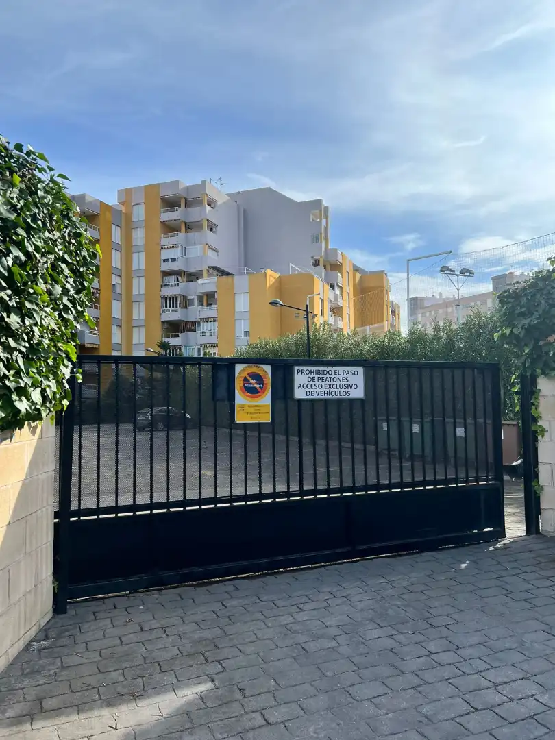 Parkplatz von Wohnungen zum Verkauf in Canet d'En Berenguer mit Klimaanlage, Heizung und Privatgarten