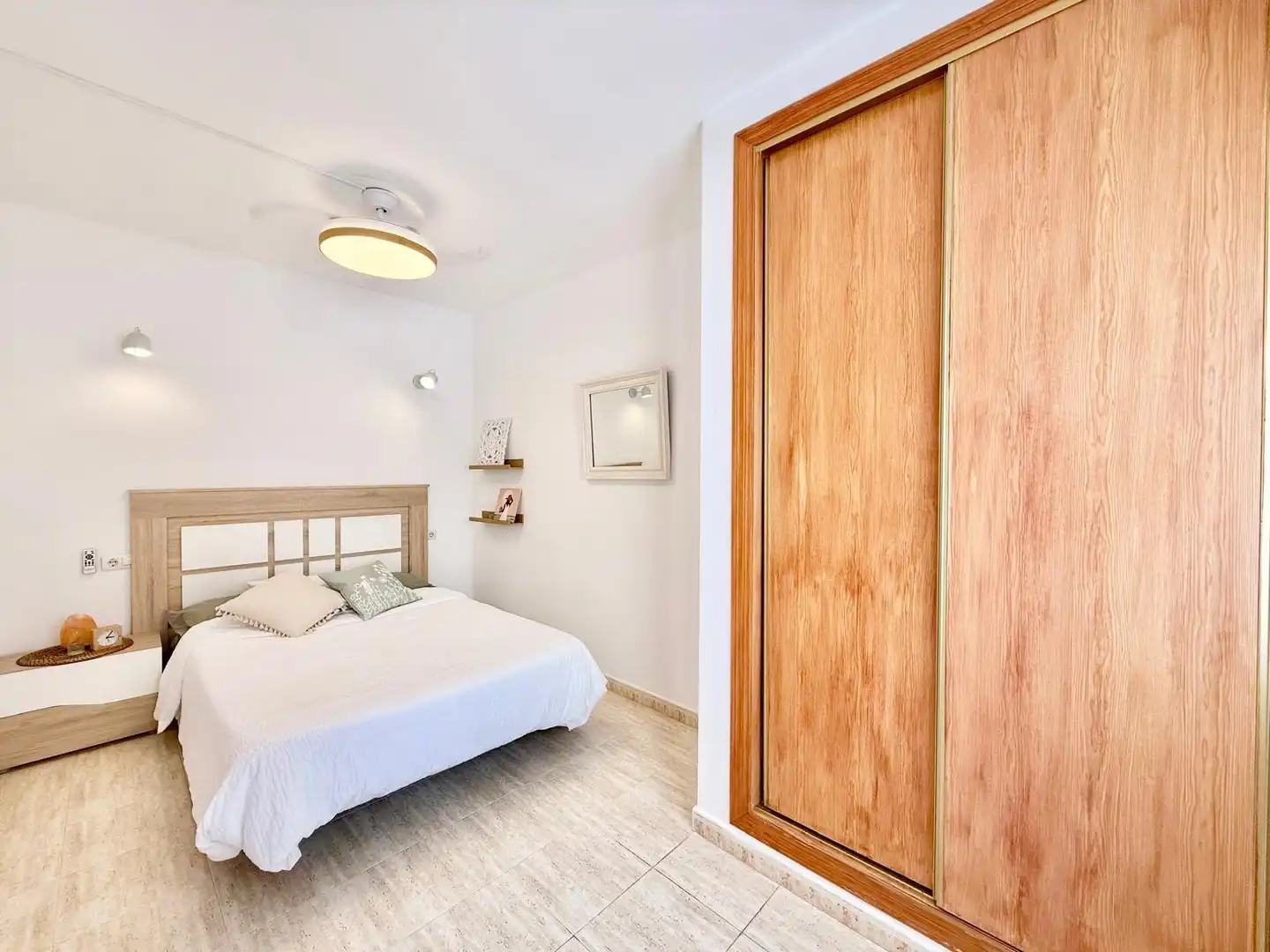 Schlafzimmer von Wohnungen zur Miete in Torrevieja mit Heizung, Terrasse und Schwimmbad