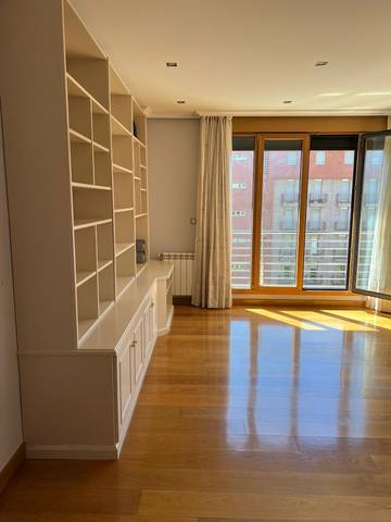 Piso en Venta en Calle Ernest Lluch en Valdenoja