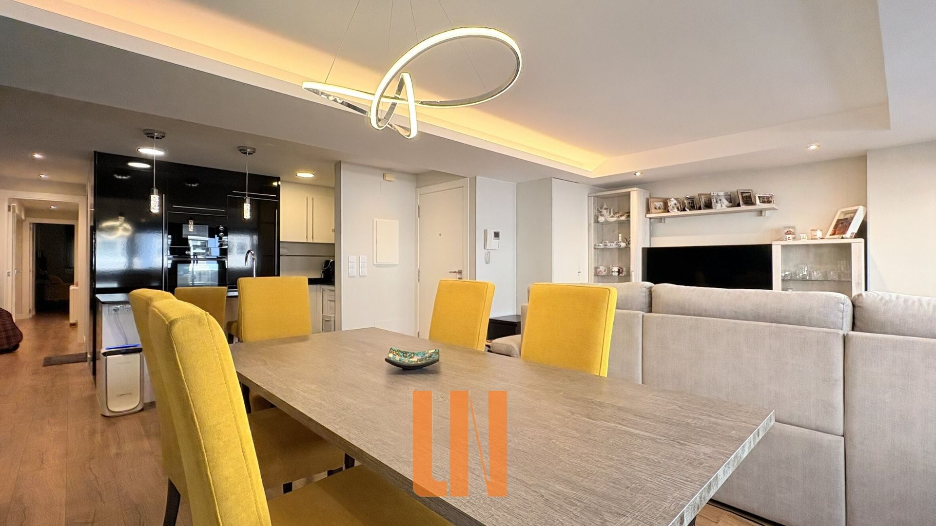 Dining room of Flat for sale in A Coruña Capital   with Heating, Parquet flooring and Oven