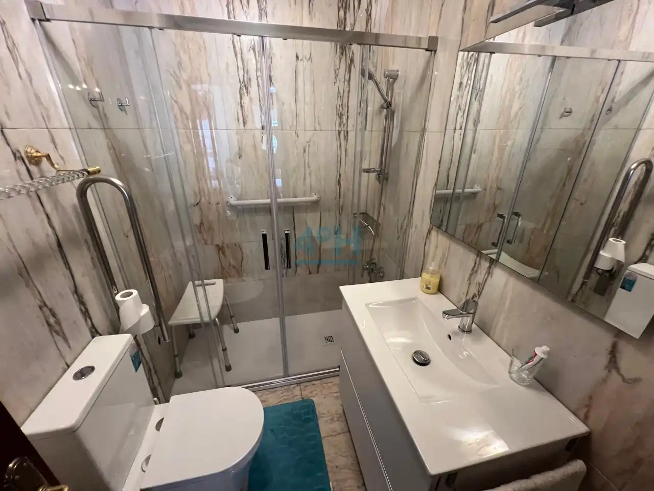Bathroom of Flat for sale in Ourense Capital   with Heating, Parquet flooring and Storage room
