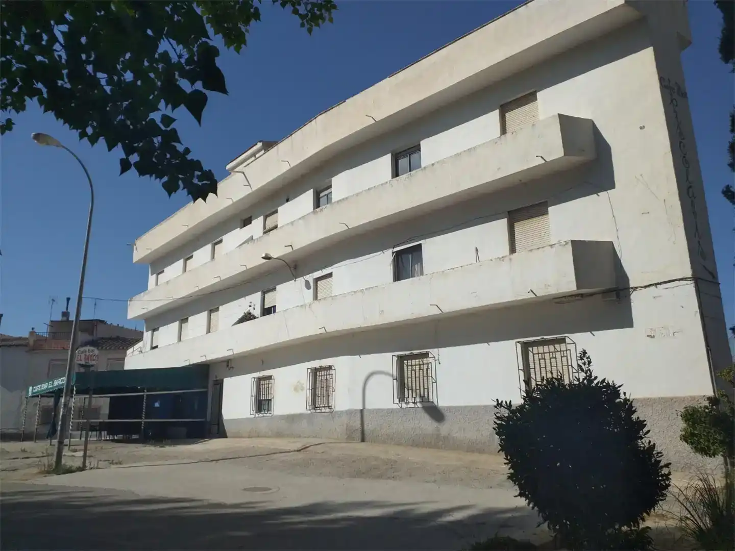 Vista exterior de Pis en venda en Baza amb Traster i Balcó