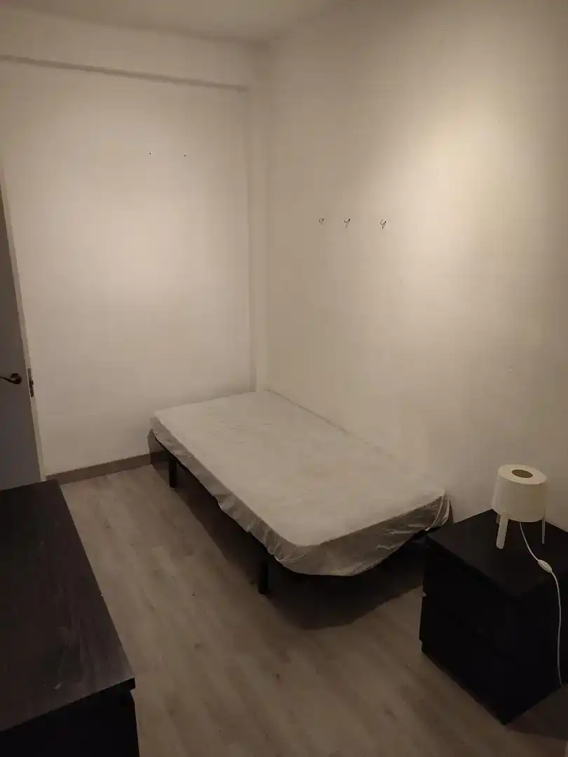 Habitación de Piso para compartir en Sevilla con Aire acondicionado, Parquet y Amueblado