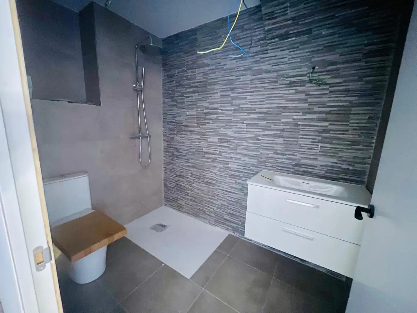 Badezimmer von Maisonette zum Verkauf in Badalona mit Klimaanlage, Parkett und Abstellraum