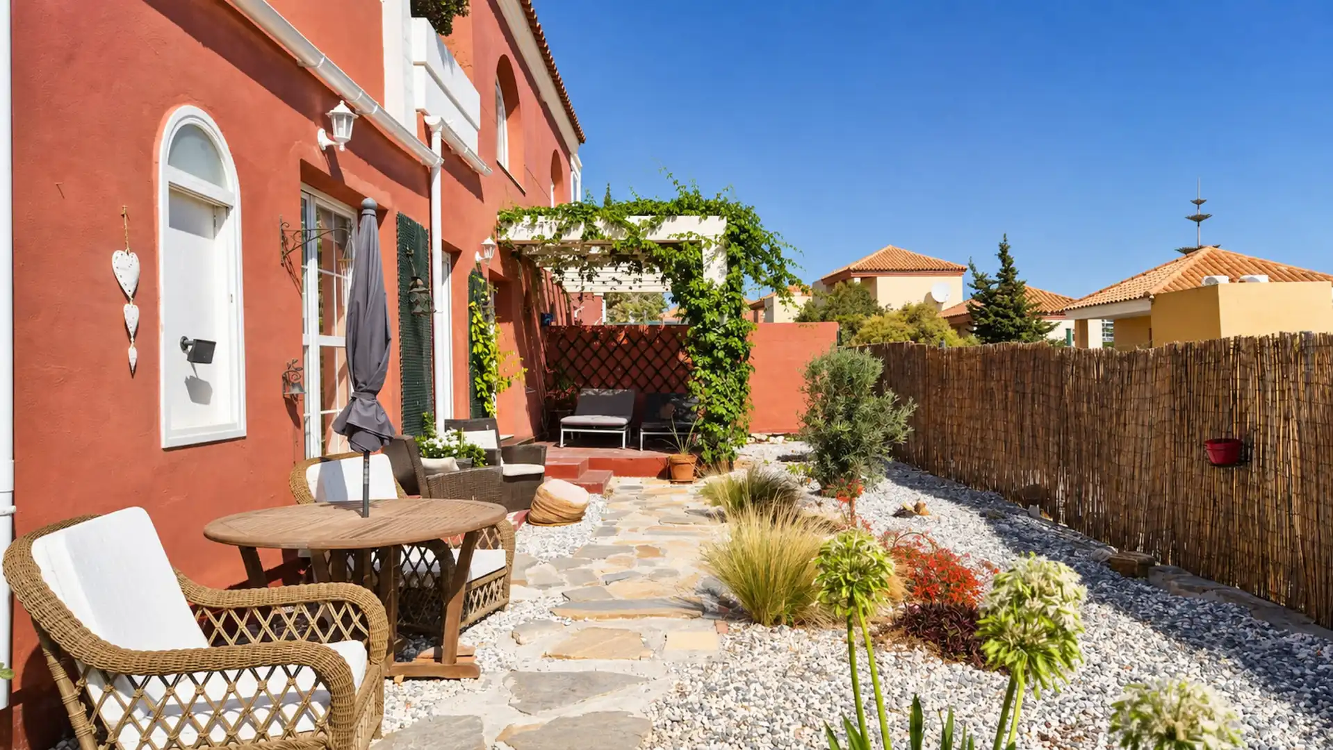Terrasse von Maisonette zum Verkauf in Manilva mit Privatgarten, Terrasse und Schwimmbad