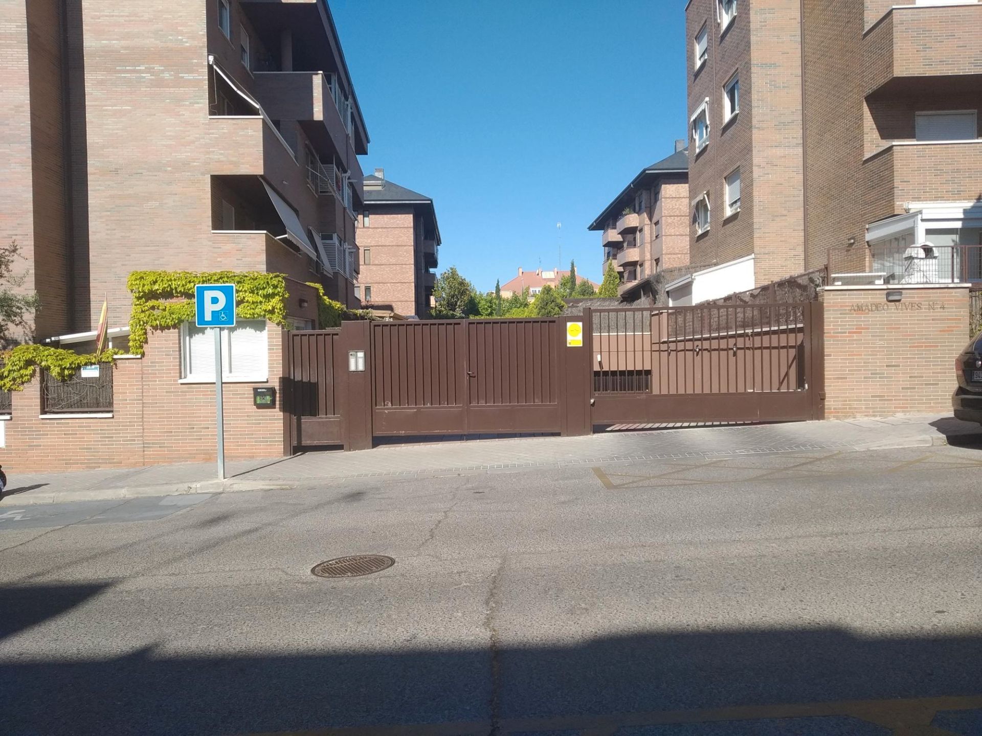 Parkplatz von Wohnung zur Miete in Boadilla del Monte mit Klimaanlage, Heizung und Parkett