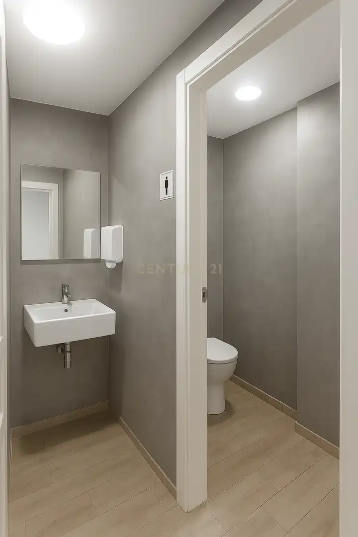 Baño de Local en venta en Cáceres con Aire acondicionado