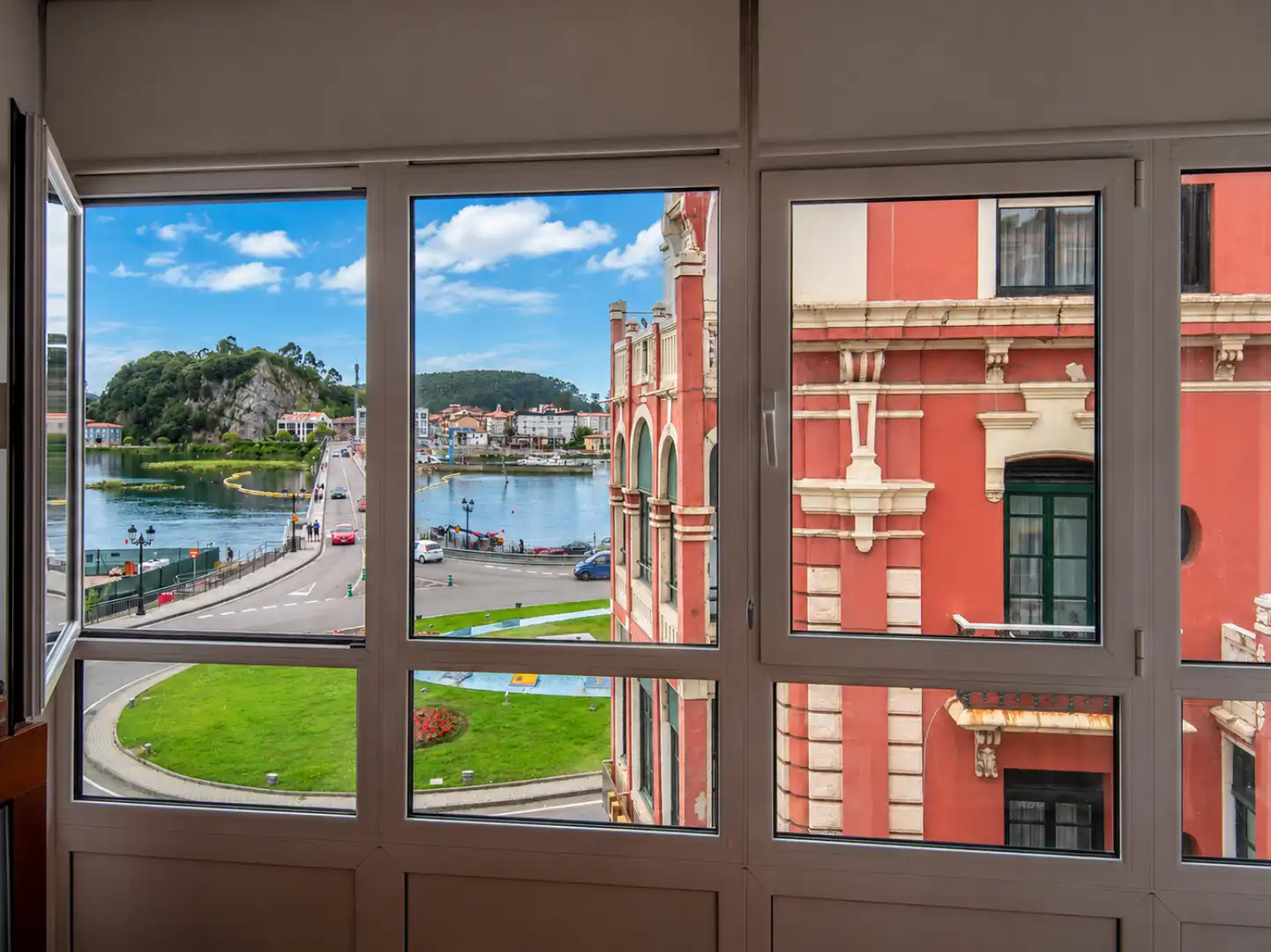 Vista exterior de Piso en venta en Ribadesella con Calefacción, Parquet y Trastero