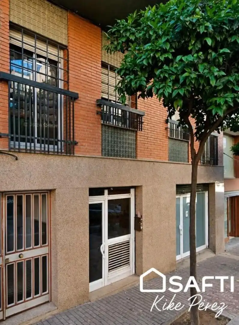 Vista exterior de Piso en venta en Nou Barris