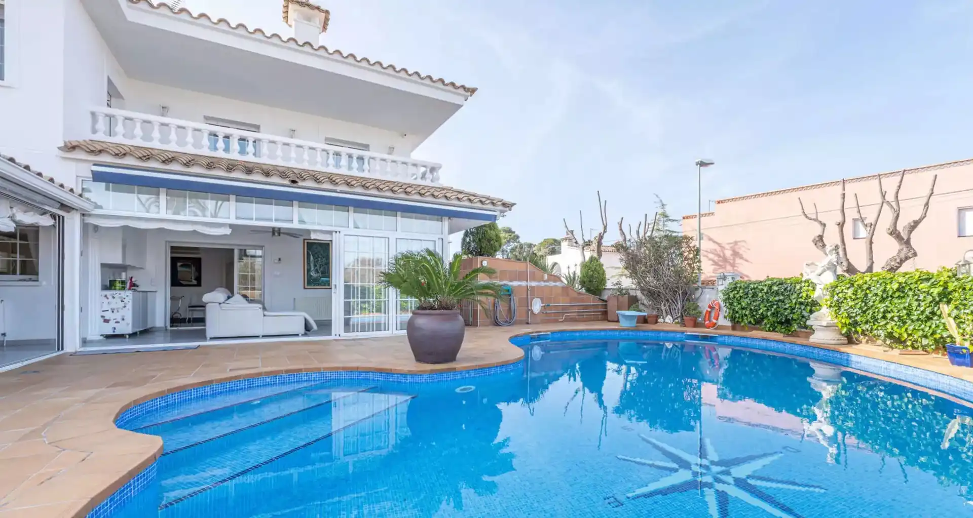 Casa con terraza en venta en Requesens 125