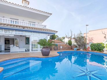Casa con balcone in vendita a Requesens 125