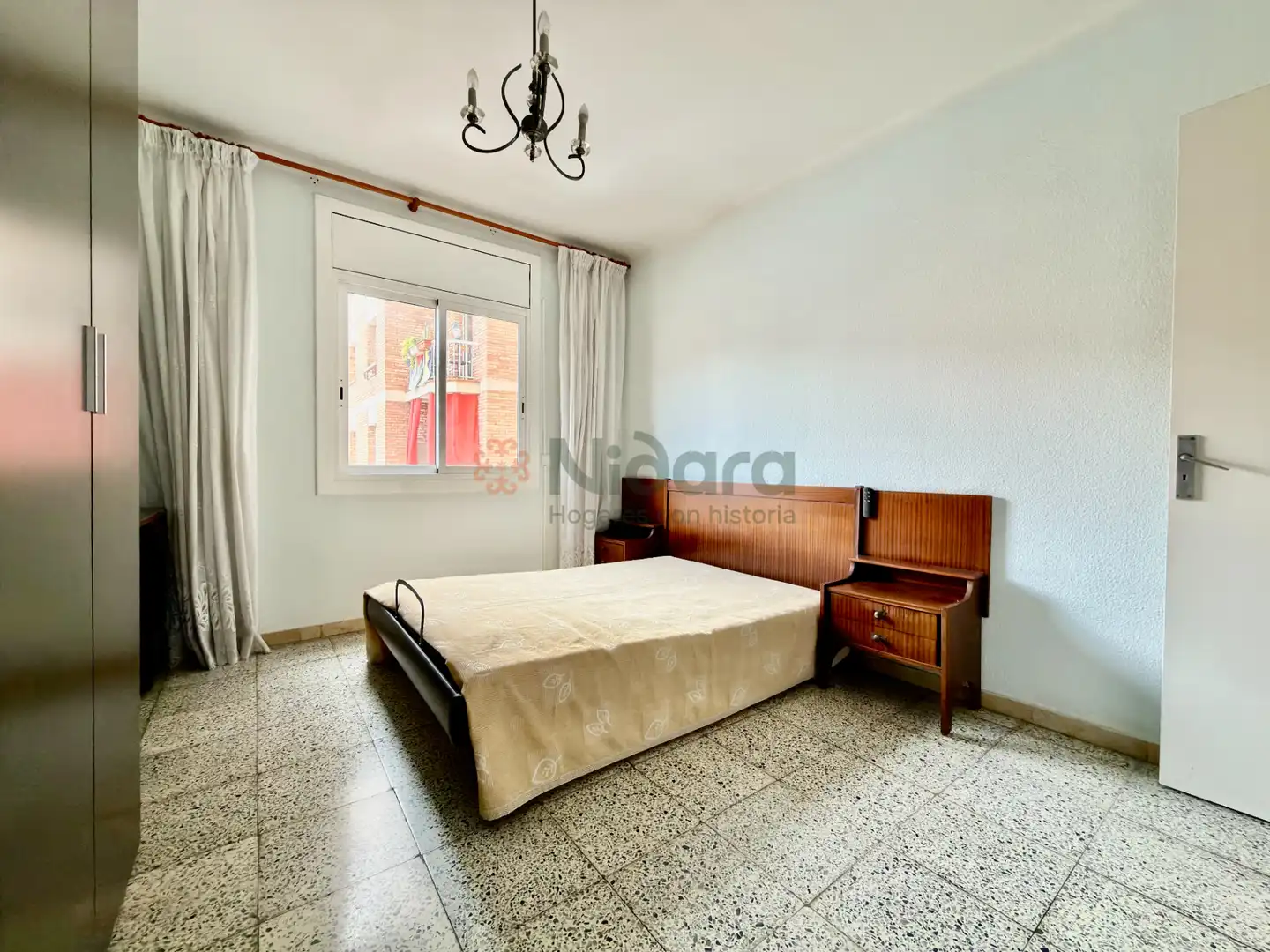 Schlafzimmer von Wohnung zum Verkauf in Barcelona mit Möbliert, Ofen und Balkon