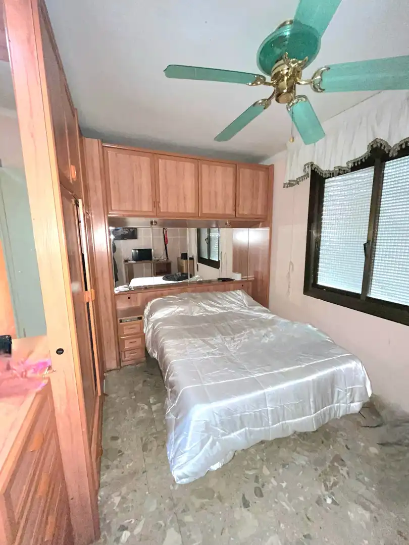 Schlafzimmer von Dachboden zum Verkauf in Sant Boi de Llobregat mit Balkon