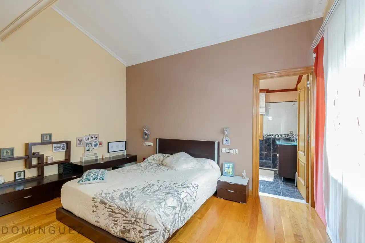 Habitación de Casa o chalet en venta en Vigo  con Calefacción, Jardín privado y Parquet