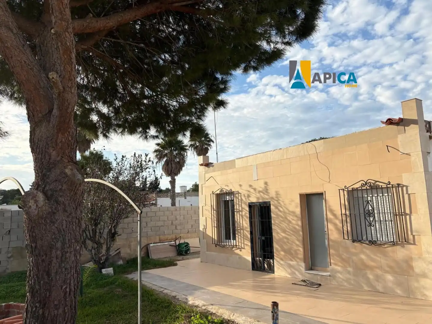 Vista exterior de Casa o xalet en venda en Chiclana de la Frontera
