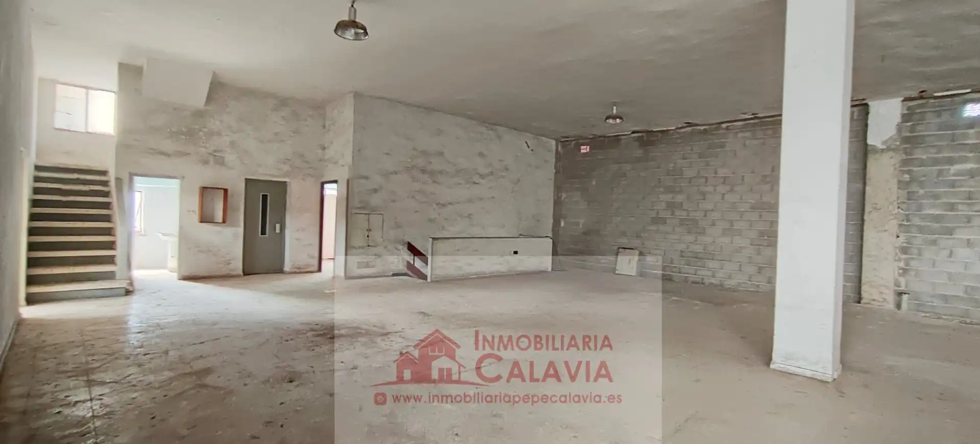 Nave industrial con ascensore in vendita a Martos, imagen 2