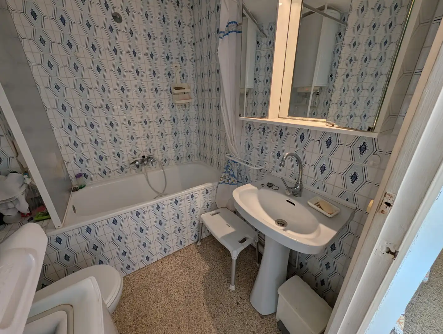 Bany de Apartament en venda en Empuriabrava amb Aire condicionat, Moblat i Forn