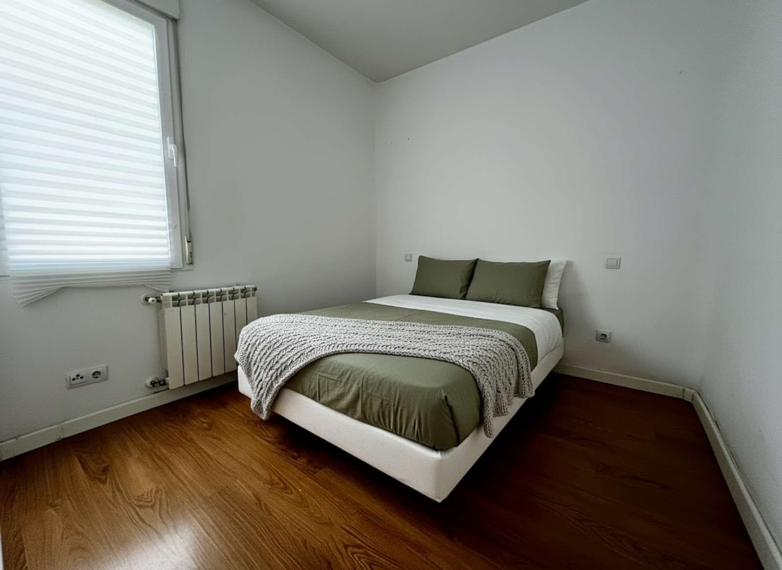 Bedroom of Apartment to share in  Madrid Capital  with Air Conditioner, Heating and Terrace
