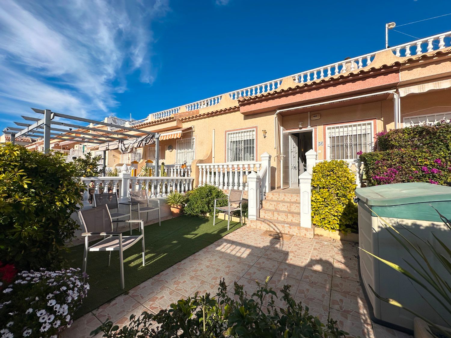 Vista exterior de Casa o chalet en venta en Orihuela con Aire acondicionado, Trastero y Piscina