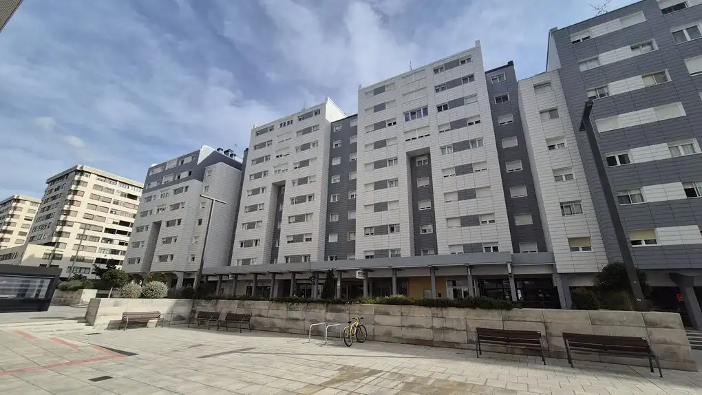 Flat with terrace for sale in Avenida Comercial 15