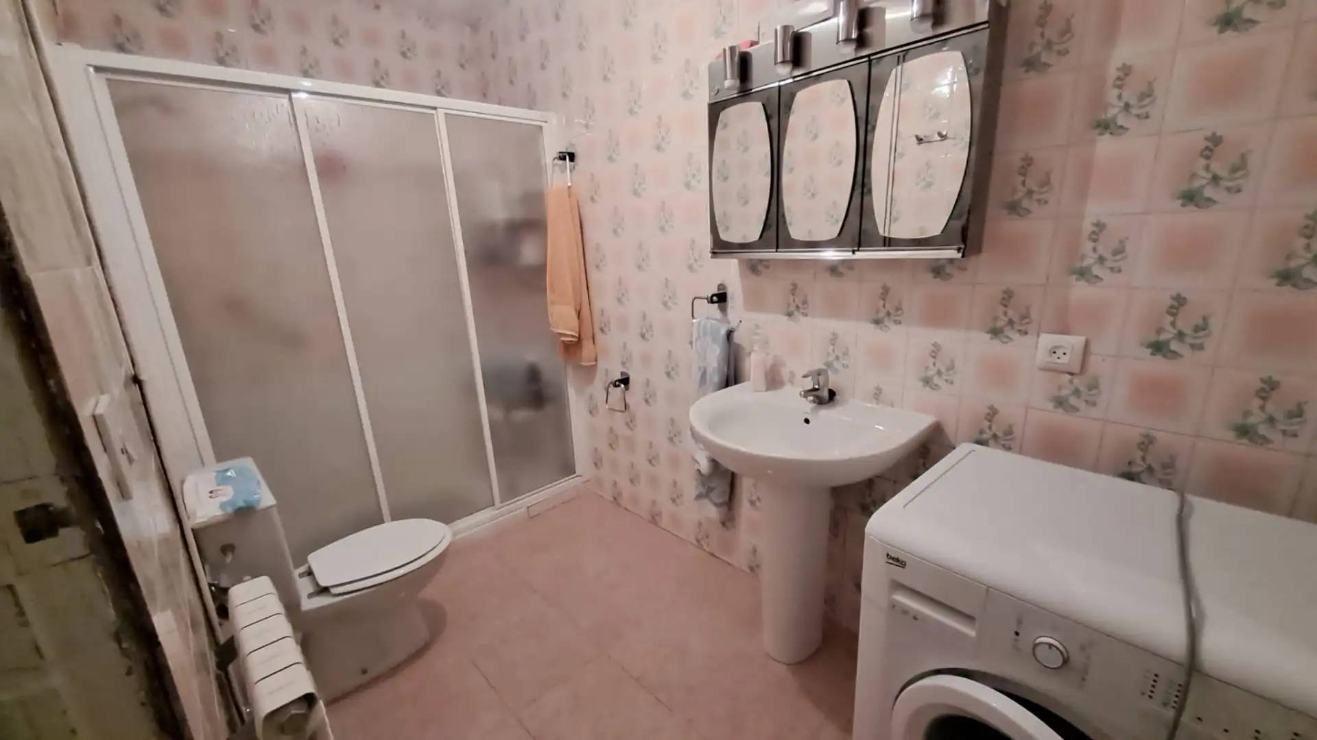 Bathroom of Houses for sale in Cuéllar  with Heating, Storage room and Furnished