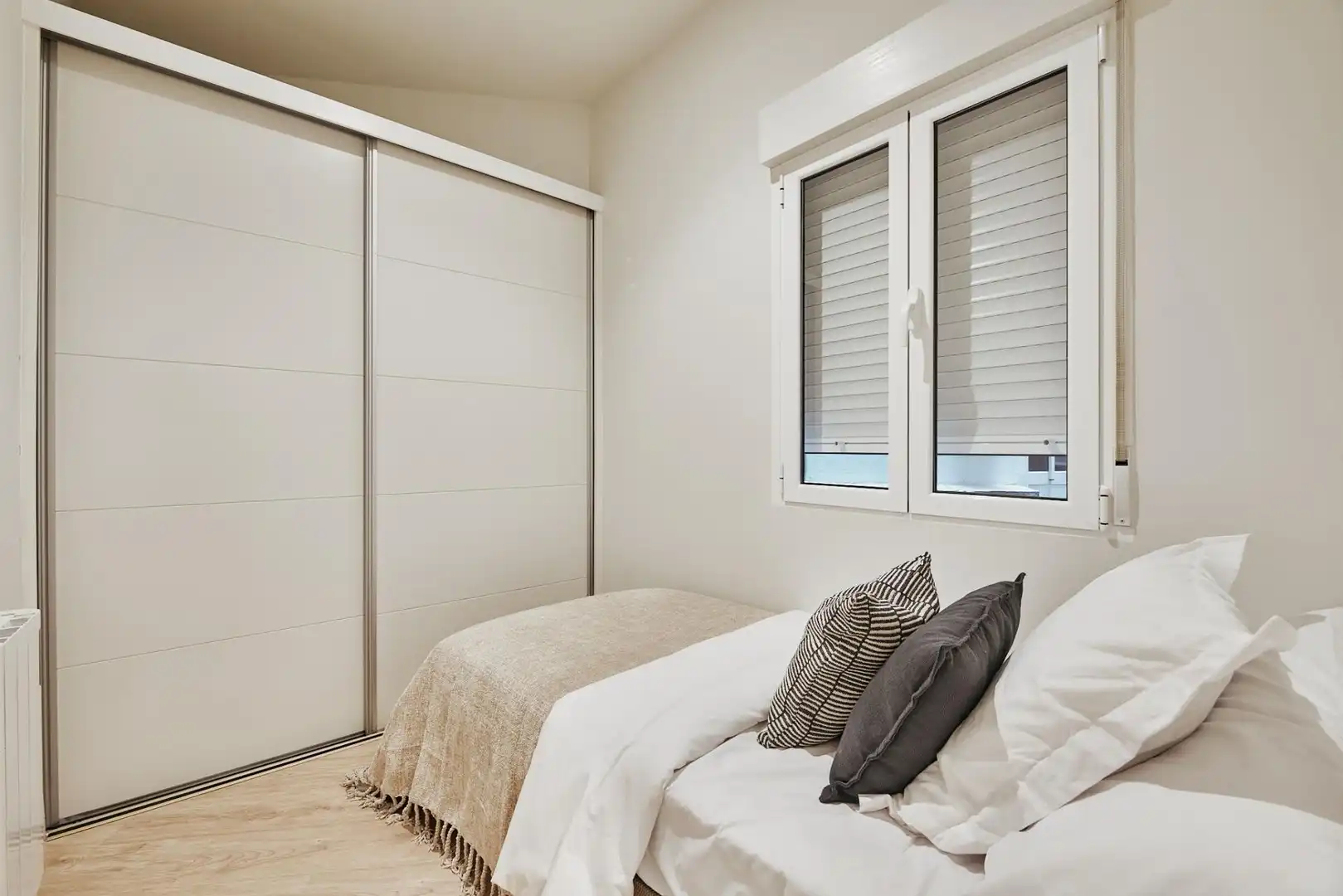 Bedroom of Flat for sale in Madrid  with Air Conditioner, Heating and Furnished
