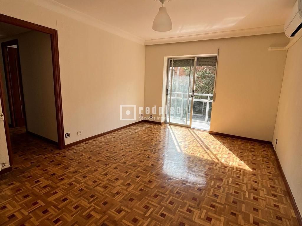 Bedroom of Flat to rent in  Madrid Capital  with Air Conditioner, Heating and Parquet flooring