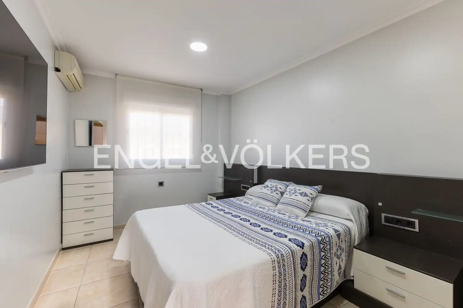 Bedroom of Houses for sale in La Pobla de Vallbona  with Air Conditioner, Heating and Terrace
