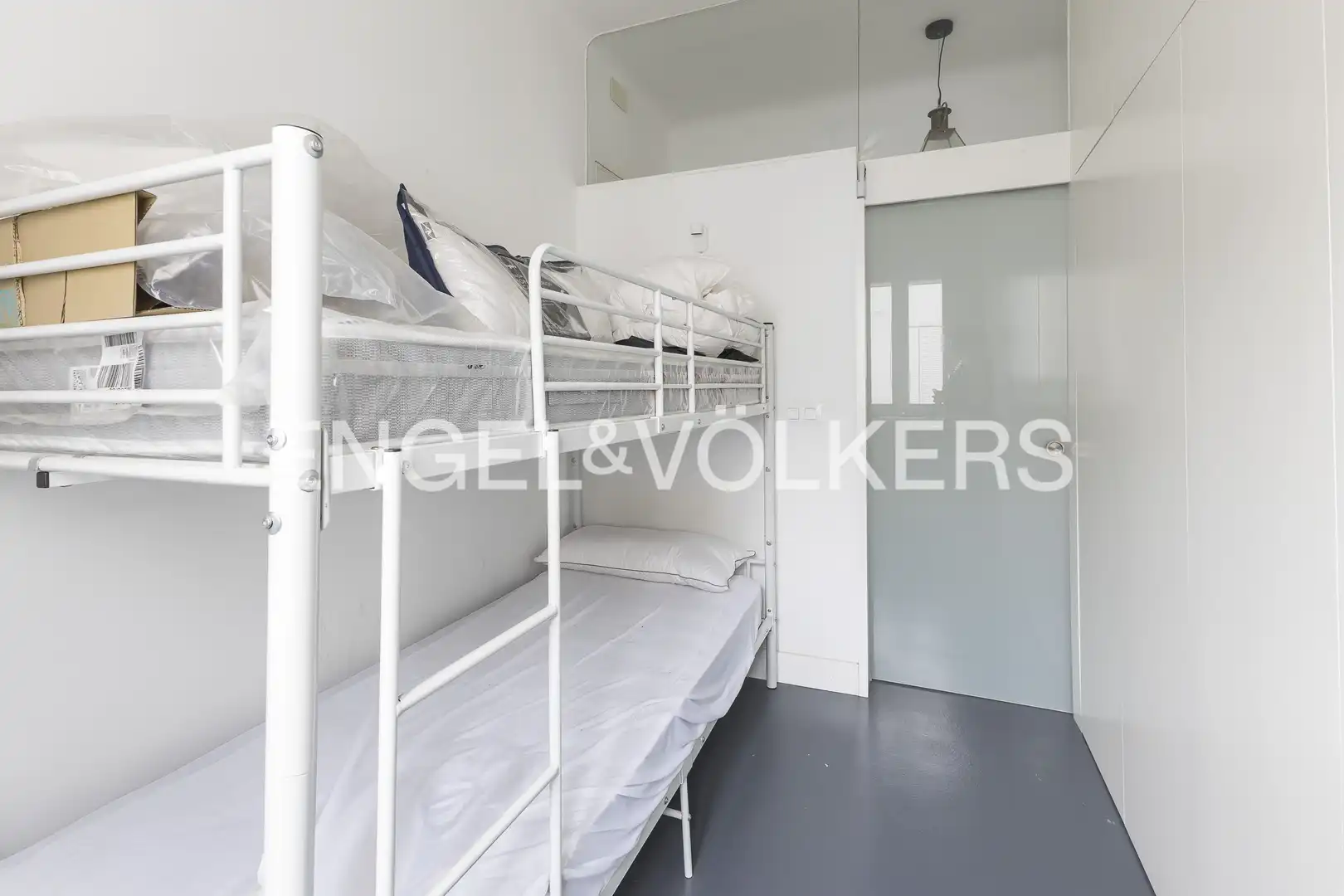 Bedroom of Apartments for sale in Madrid  with Air Conditioner, Heating and Terrace