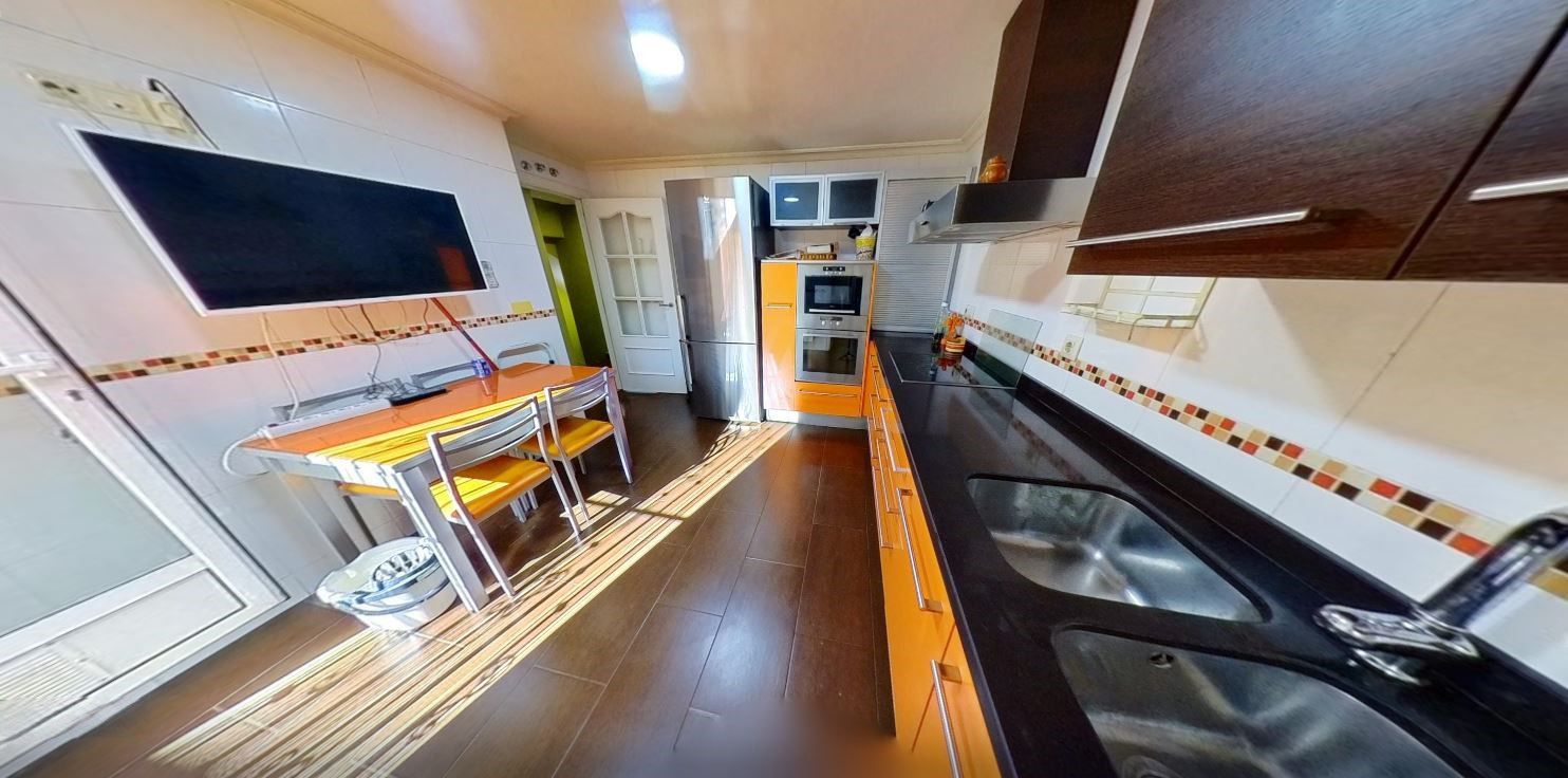 Cuina de Casa adosada en venda en La Roda amb Aire condicionat, Calefacció i Terrassa