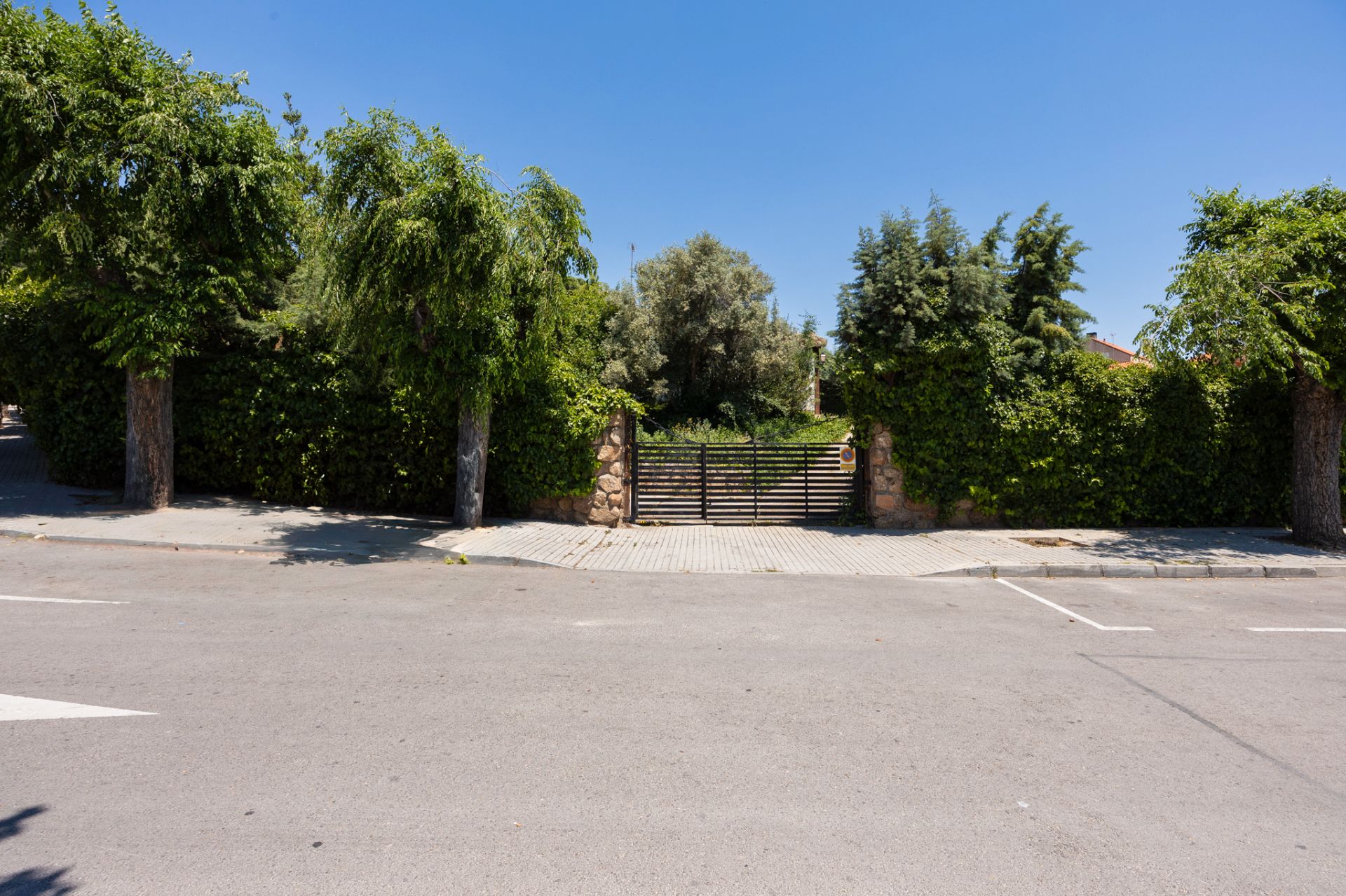 Aparcament de Casa o xalet en venda en Moraleja de Enmedio amb Jardí privat, Traster i Piscina