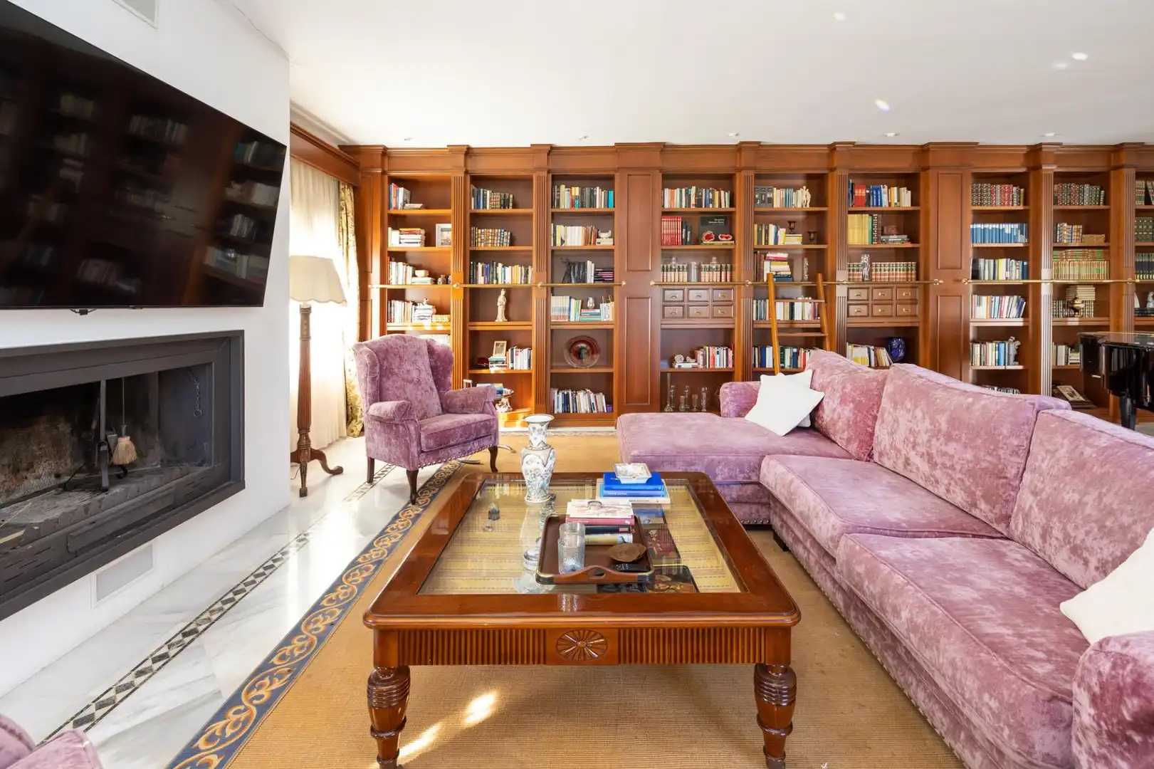 Sala d'estar de Casa o xalet en venda en Baza amb Aire condicionat, Calefacció i Jardí privat