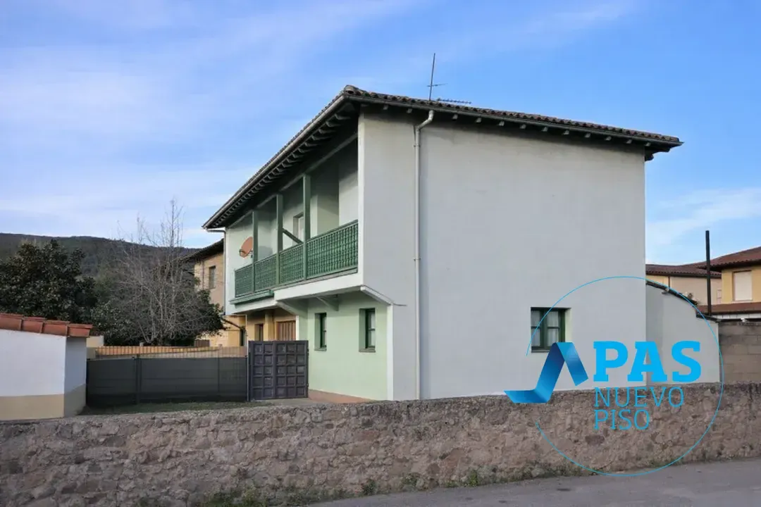 Exterior view of House or chalet for sale in Los Corrales de Buelna   with Private garden, Terrace and Storage room