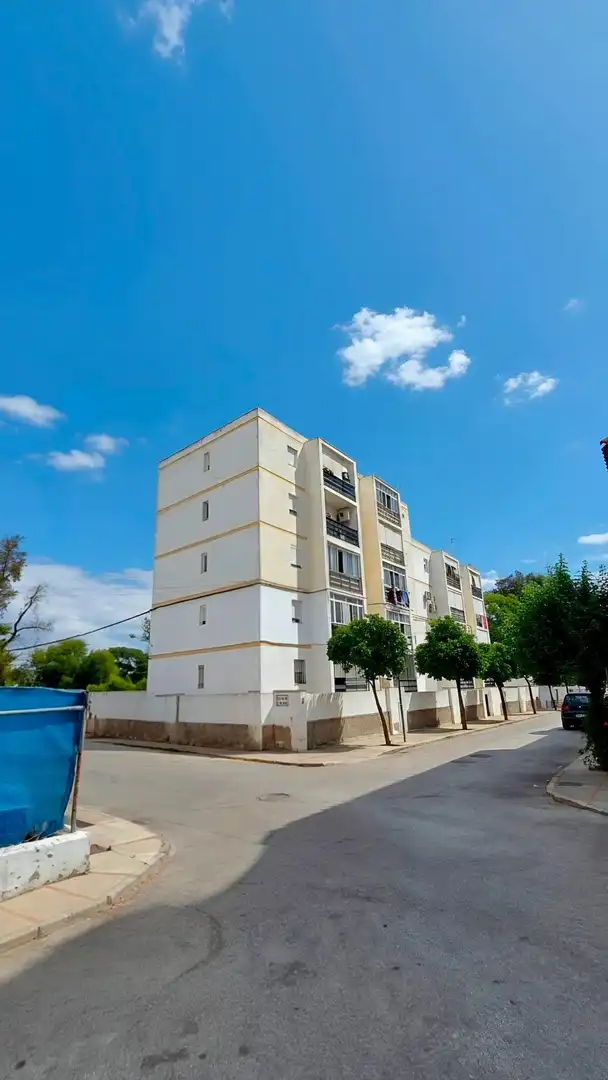 Vista exterior de Pis en venda en Jerez de la Frontera amb Calefacció i Balcó