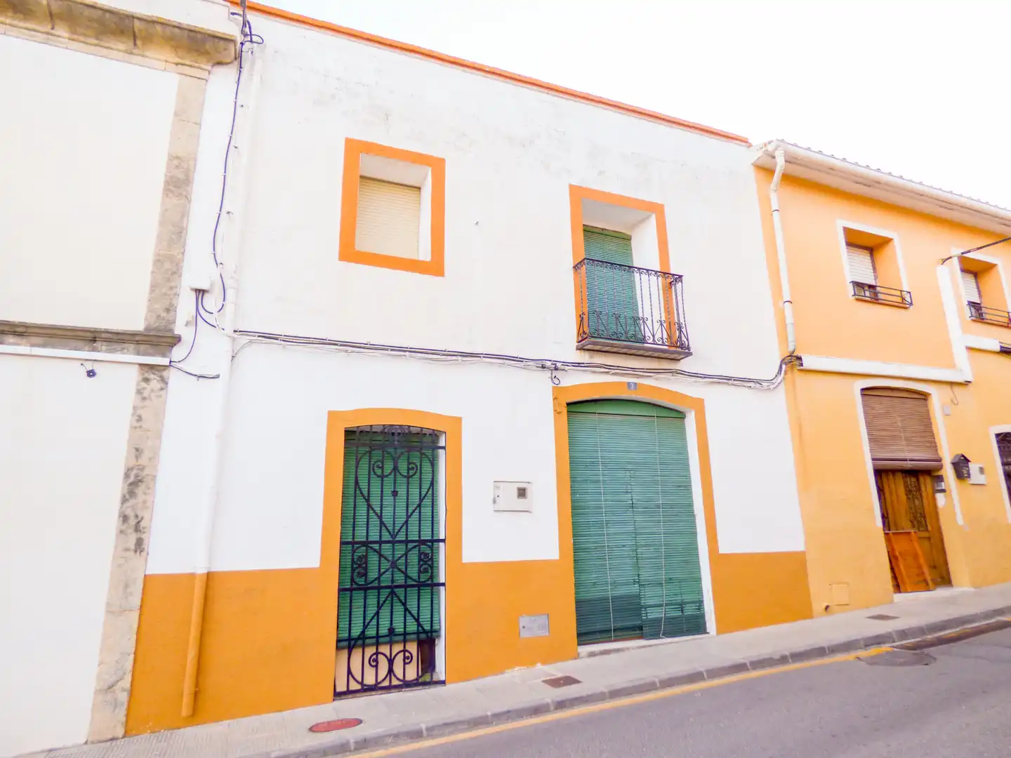 Vista exterior de Casa adosada en venda en Sagra amb Jardí privat i Terrassa