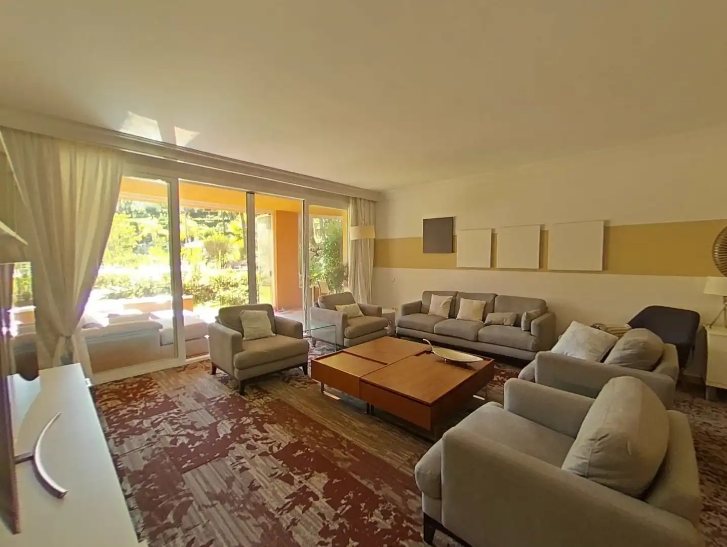 Sala d'estar de Apartament en venda en Marbella amb Terrassa, Traster i Moblat