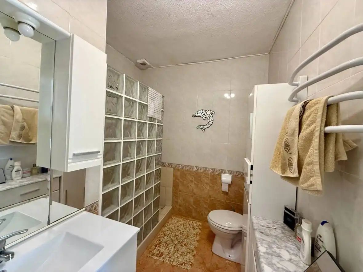Badezimmer von Wohnungen zum Verkauf in Santa Pola mit Heizung, Terrasse und Schwimmbad