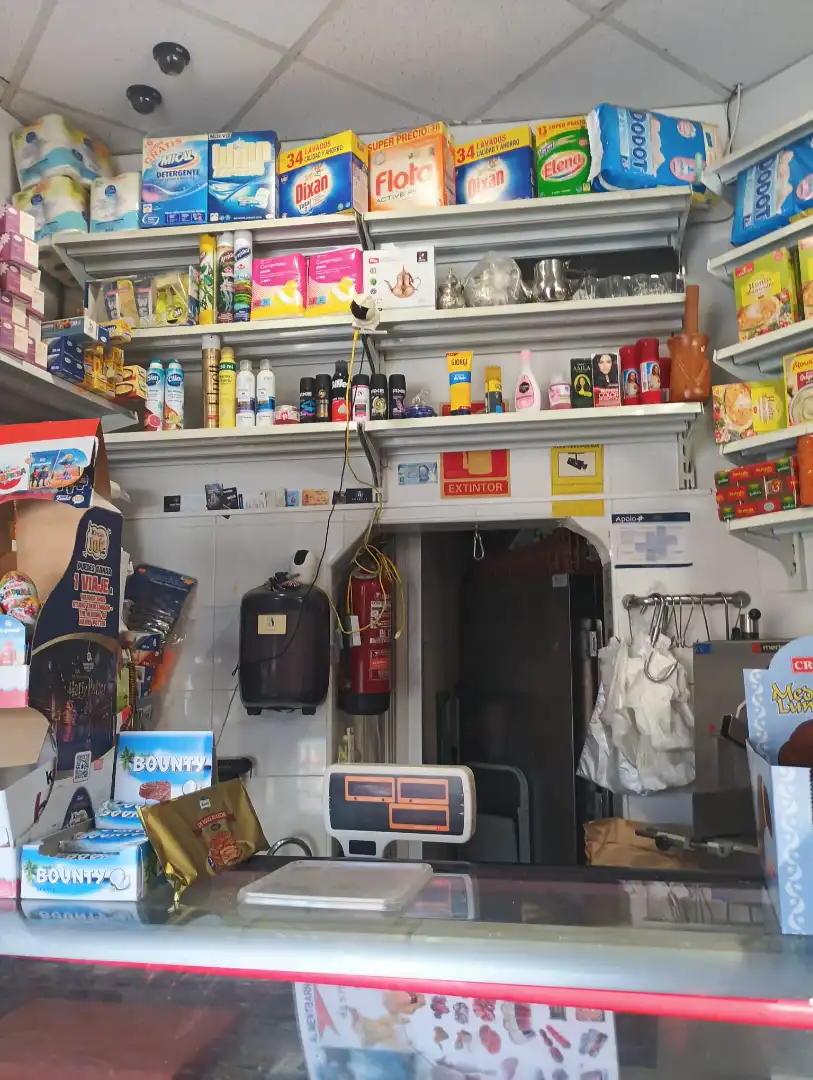 Local en traspaso en Badalona con Amueblado