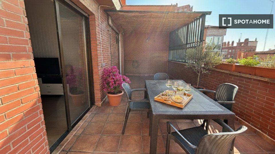 Terraza de Piso de alquiler en  Madrid Capital con Aire acondicionado, Calefacción y Amueblado